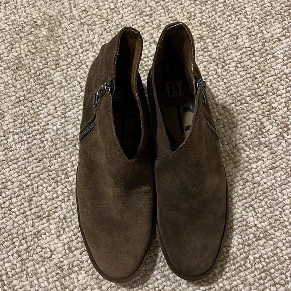 FLY London SZ 39 US SZ 8.5 suede ankle boots. Preowned in great condition. - Picture 2 of 14